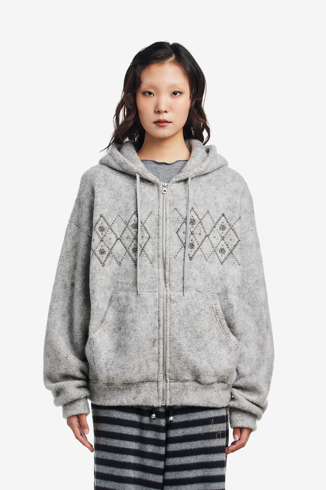 FLUFFY ARGYLE STUDDED HOODIE_ONZI EDITION-POLYSOOEM-130200 | 웍스아웃
