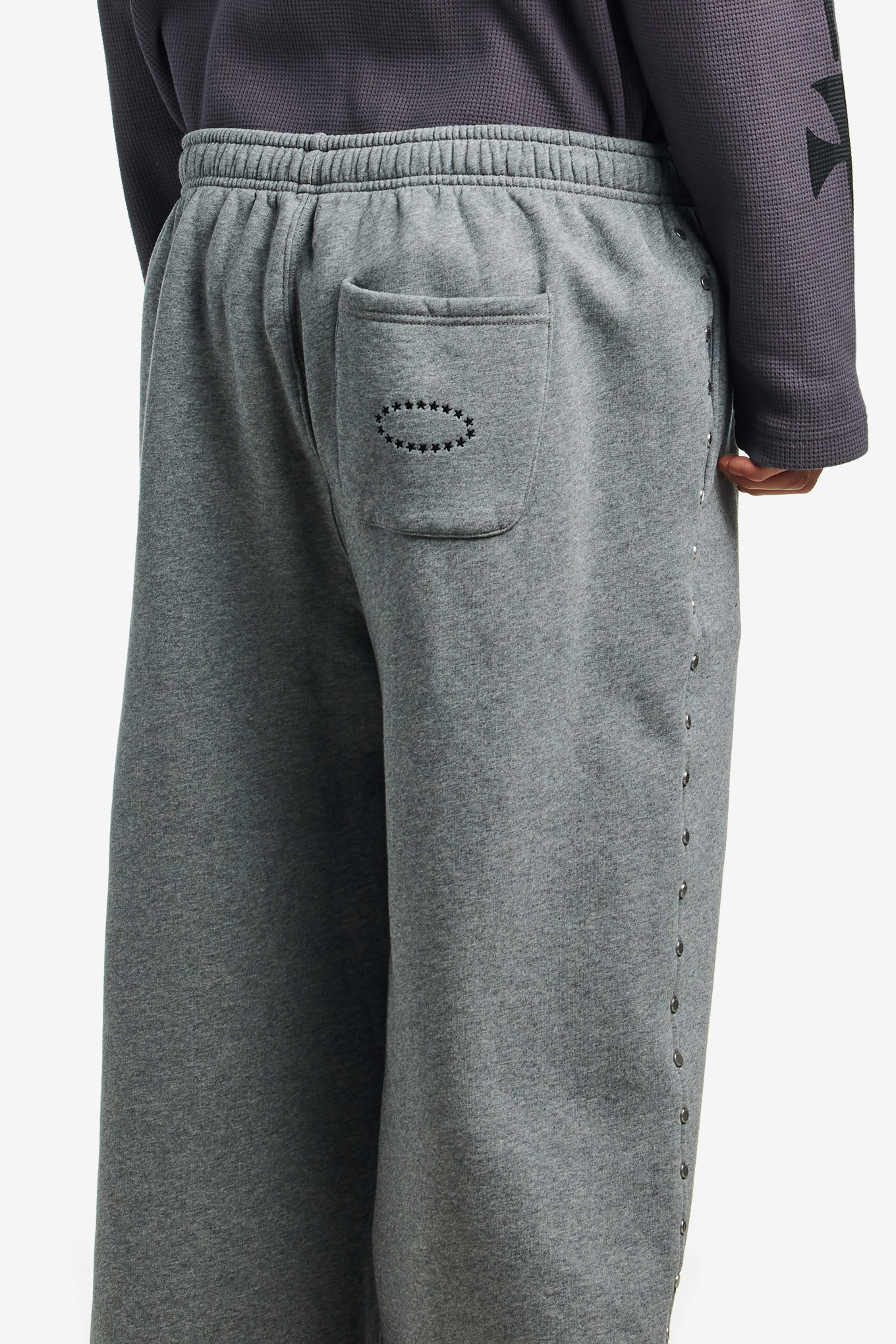 STUDDED BIG SWEAT PANTS-AFB-170000 | 웍스아웃