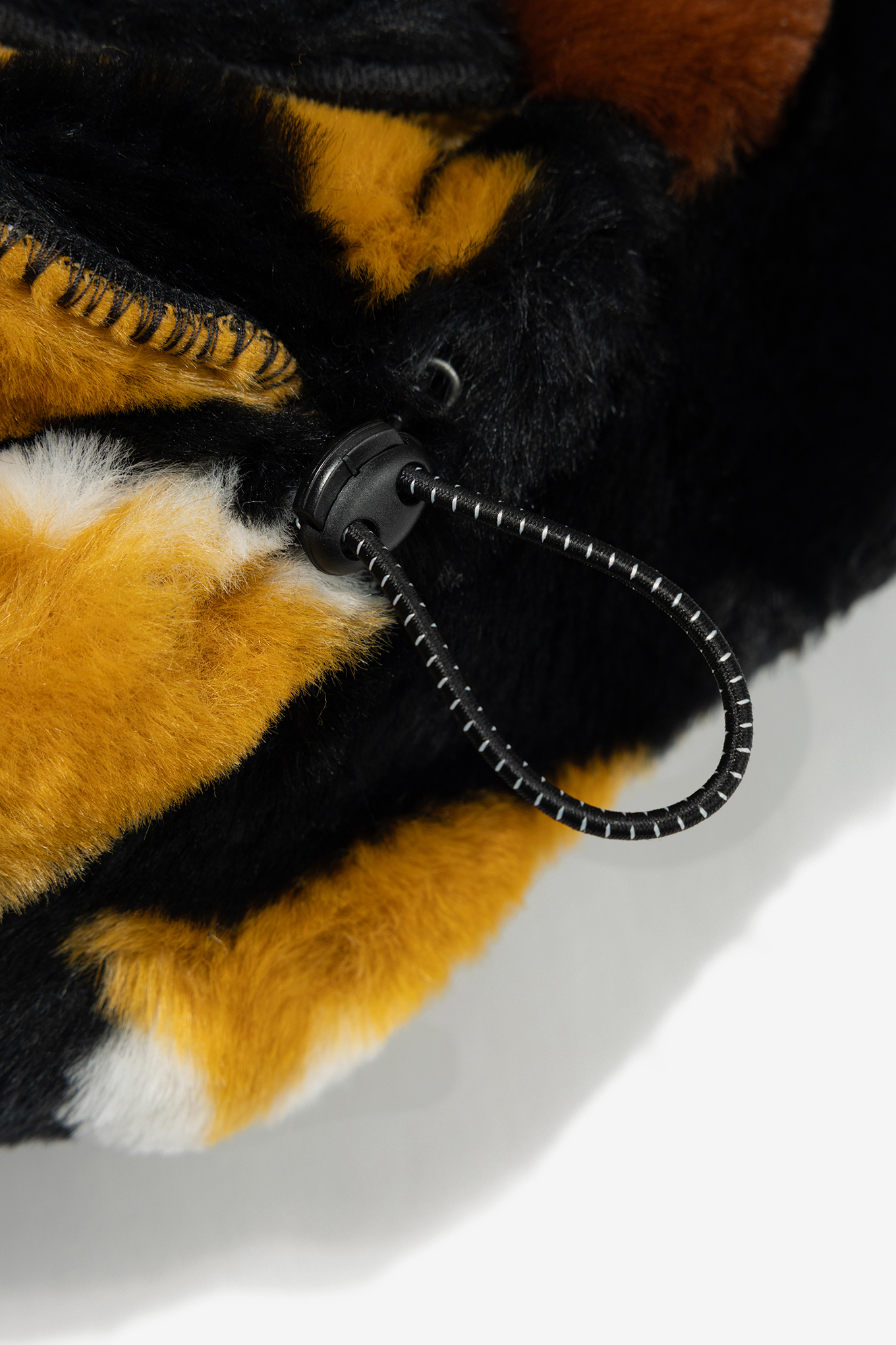 FUZZY DUCK DOES HE TRAPPER HAT-ARIES-165000 | 웍스아웃