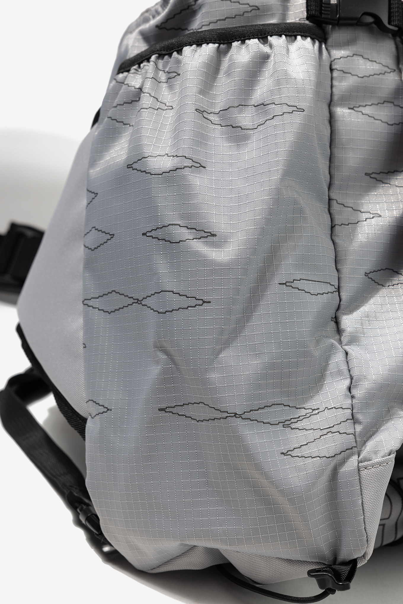 TIGHTBOOTH × SauRas Being MESSENGER BAG Spun Shop] TIGHTBOOTH x SauRas Being - MESSENGER BAG | 蝦皮購物